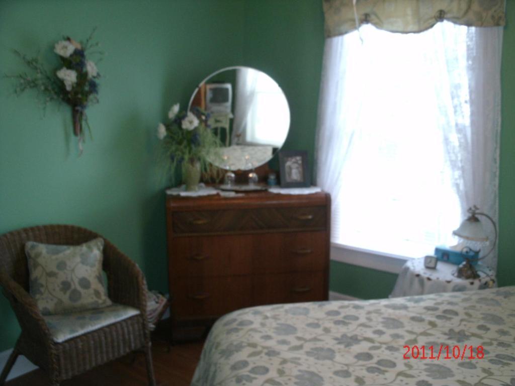 Bed and Breakfast Ici Et Maintenant Мейгог Номер фото