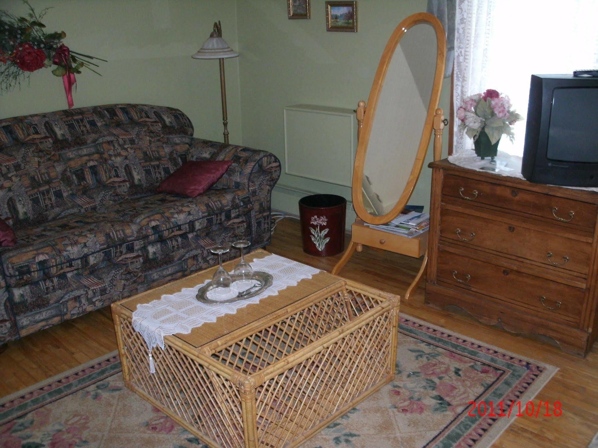 Bed and Breakfast Ici Et Maintenant Мейгог Экстерьер фото